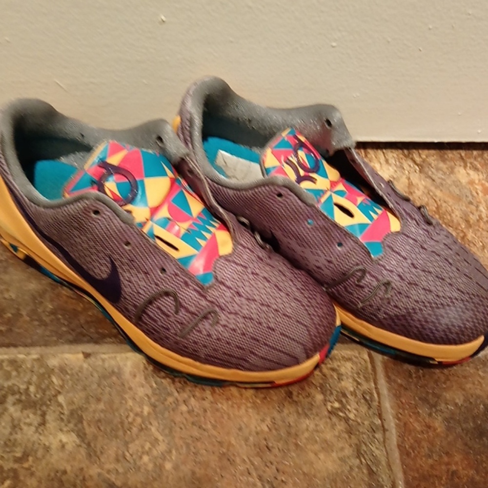 🚫SOLD🚫Gray and Yellow KD Size 1Y